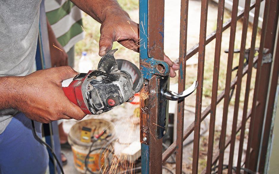 professionnalisme serrurier prix changement serrure Étampes