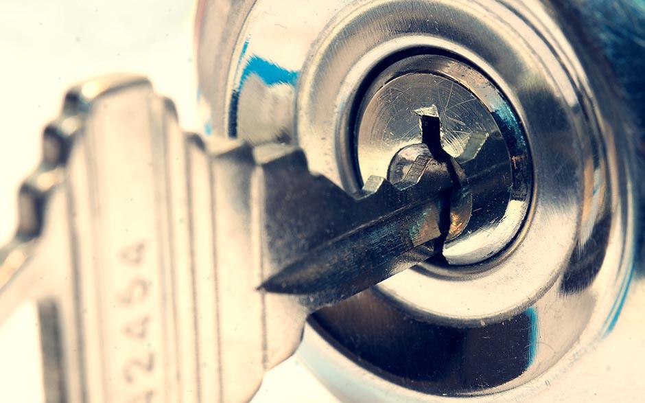 serrurier pour ouverture de porte coincée Vernouillet
