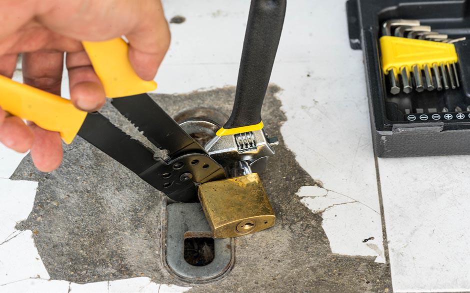 serrurier pour ouverture de porte coincée Vernouillet